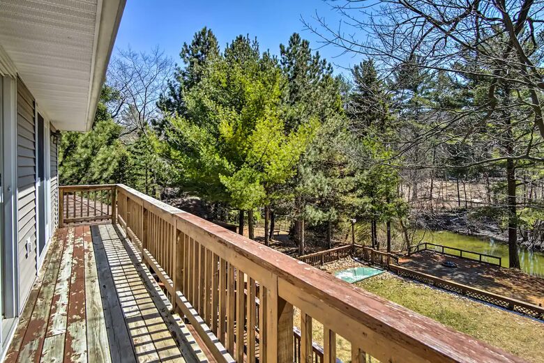 Spacious Mears Retreat - Steps From Lake Michigan and Sand Dunes - Mears, Michigan