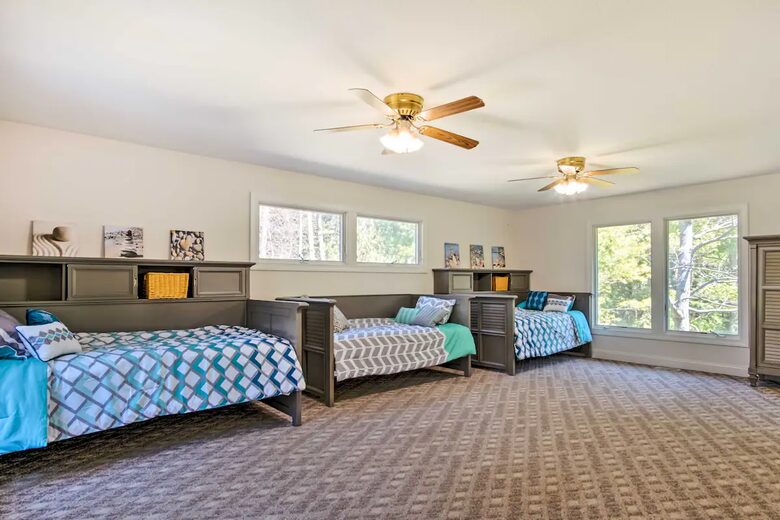 Spacious Mears Retreat - Steps From Lake Michigan and Sand Dunes - Mears, Michigan