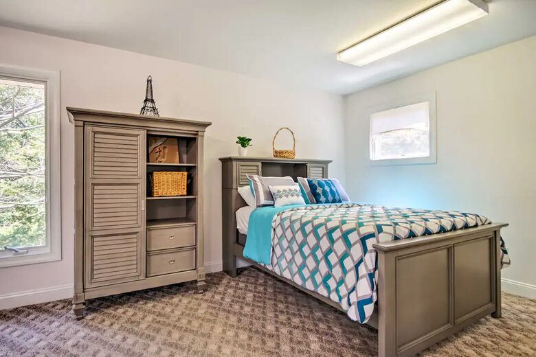 Spacious Mears Retreat - Steps From Lake Michigan and Sand Dunes - Mears, Michigan