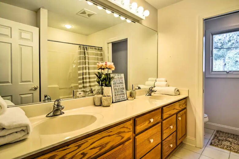 Spacious Mears Retreat - Steps From Lake Michigan and Sand Dunes - Mears, Michigan