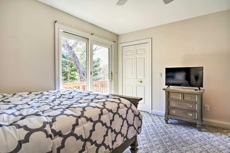 Spacious Mears Retreat - Steps From Lake Michigan and Sand Dunes - Mears, Michigan