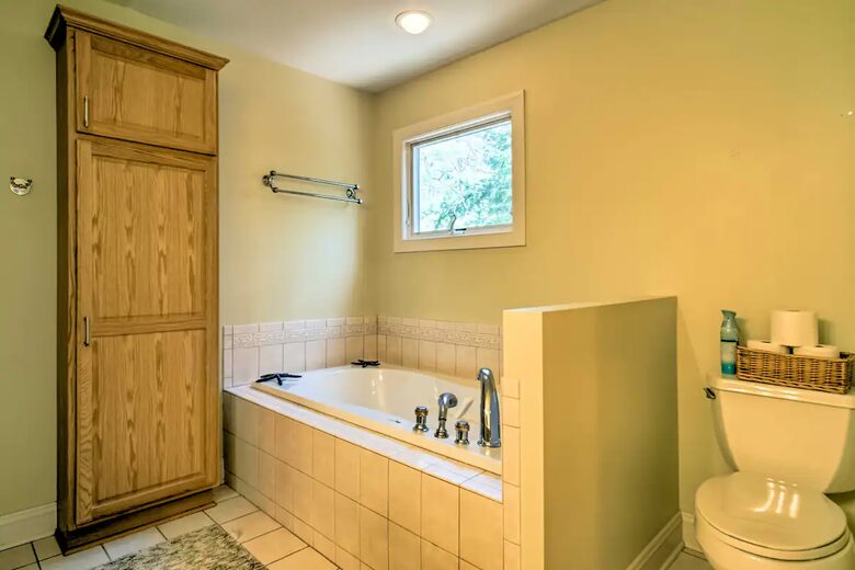 Spacious Mears Retreat - Steps From Lake Michigan and Sand Dunes - Mears, Michigan