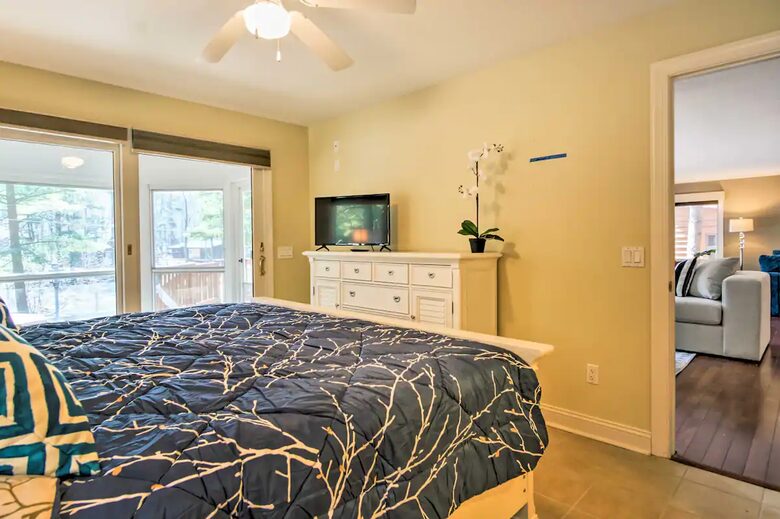 Spacious Mears Retreat - Steps From Lake Michigan and Sand Dunes - Mears, Michigan