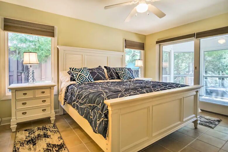 Spacious Mears Retreat - Steps From Lake Michigan and Sand Dunes - Mears, Michigan