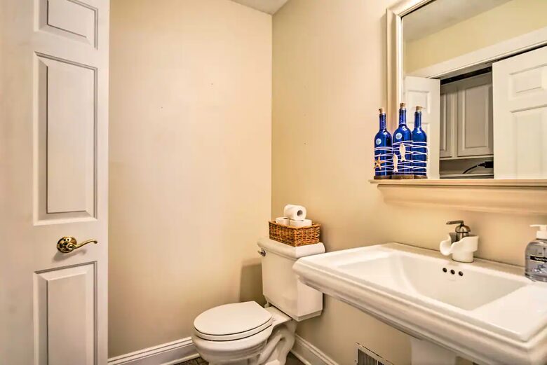 Spacious Mears Retreat - Steps From Lake Michigan and Sand Dunes - Mears, Michigan