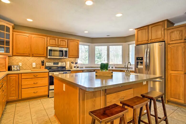 Spacious Mears Retreat - Steps From Lake Michigan and Sand Dunes - Mears, Michigan