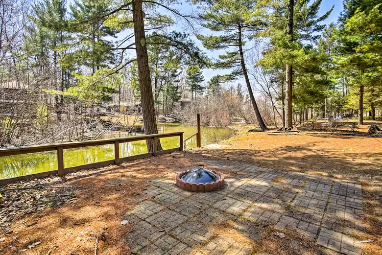 Spacious Mears Retreat - Steps From Lake Michigan and Sand Dunes - Mears, Michigan
