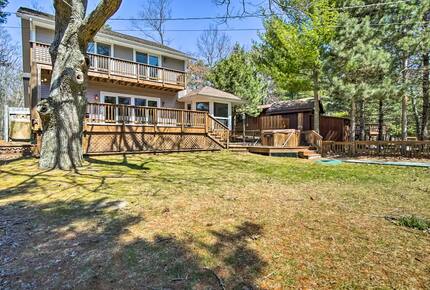 Spacious Mears Retreat - Steps From Lake Michigan and Sand Dunes - Mears, Michigan