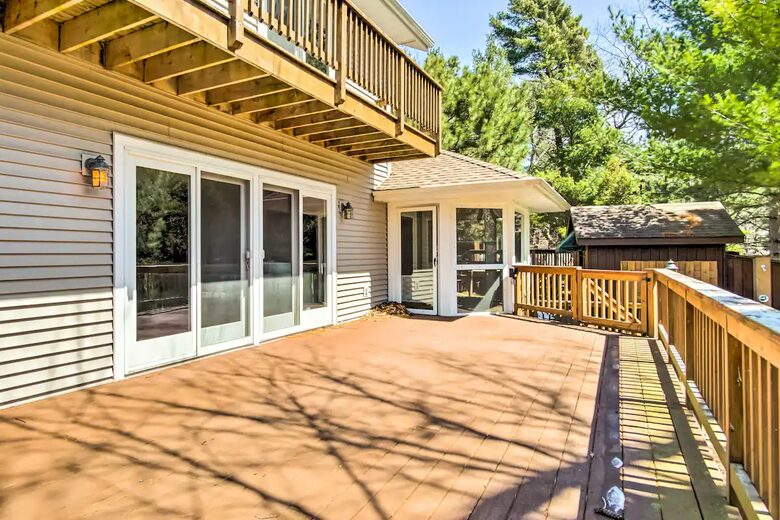 Spacious Mears Retreat - Steps From Lake Michigan and Sand Dunes - Mears, Michigan