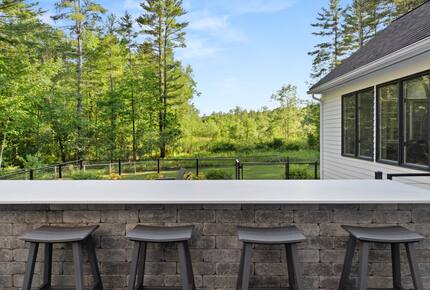 Outdoor bar with built-in gas grill