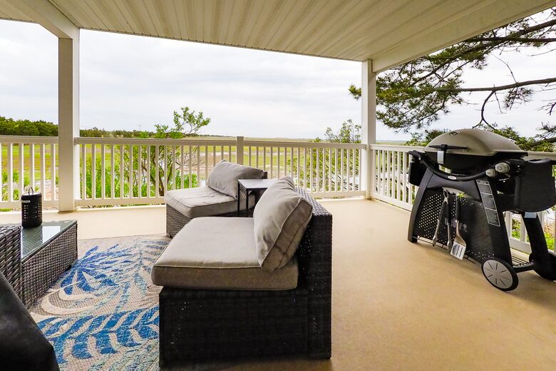 South End Beach Retreat | 1st floor duplex w/incredible views, short walk to beach - Ocean City, New Jersey