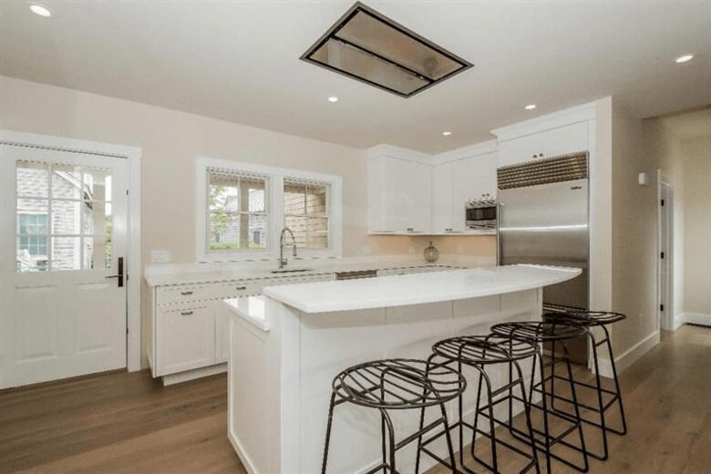 Coastal Charm at Surfside Beach: Nantucket Oasis - Nantucket, Massachusetts