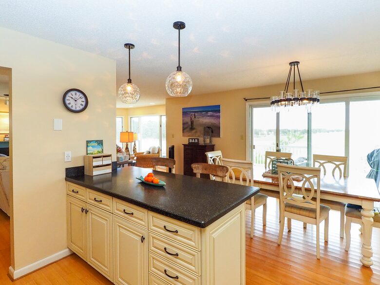 South End Beach Retreat | 1st floor duplex w/incredible views, short walk to beach - Ocean City, New Jersey