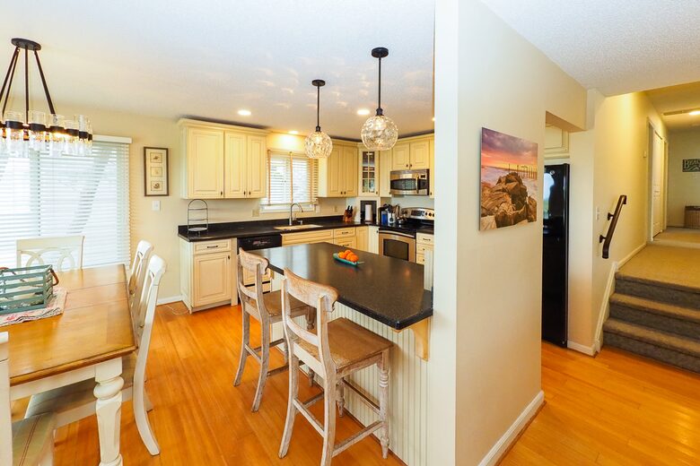 South End Beach Retreat | 1st floor duplex w/incredible views, short walk to beach - Ocean City, New Jersey