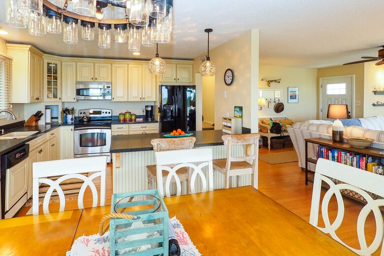 South End Beach Retreat | 1st floor duplex w/incredible views, short walk to beach - Ocean City, New Jersey