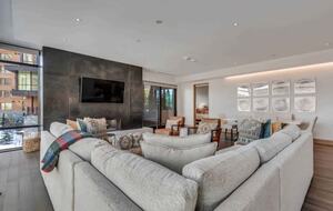 Ski-In/Ski-Out Residence At One Snowmass West - Snowmass Village, Colorado