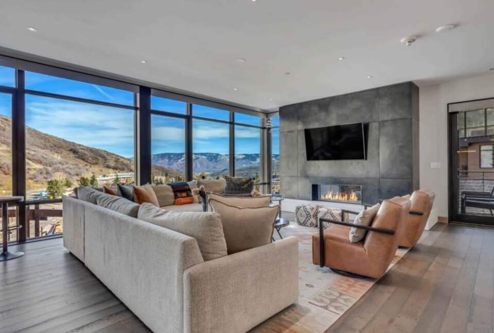 Ski-In/Ski-Out Residence At One Snowmass West - Snowmass Village, Colorado