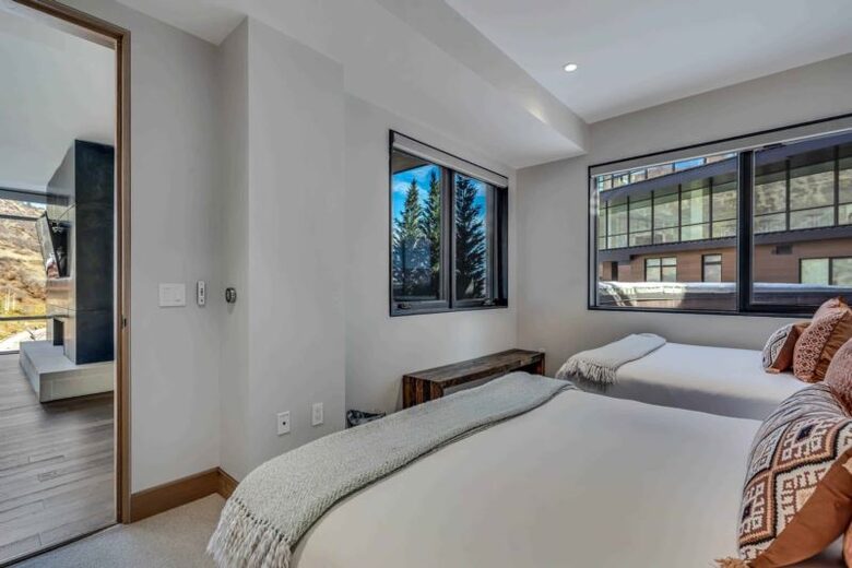 Ski-In/Ski-Out Residence At One Snowmass West - Snowmass Village, Colorado