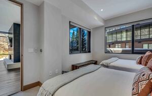 Ski-In/Ski-Out Residence At One Snowmass West - Snowmass Village, Colorado