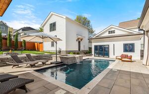 Blue Note Retreat: Downtown Nashville's Poolside Escape - Nashville, Tennessee