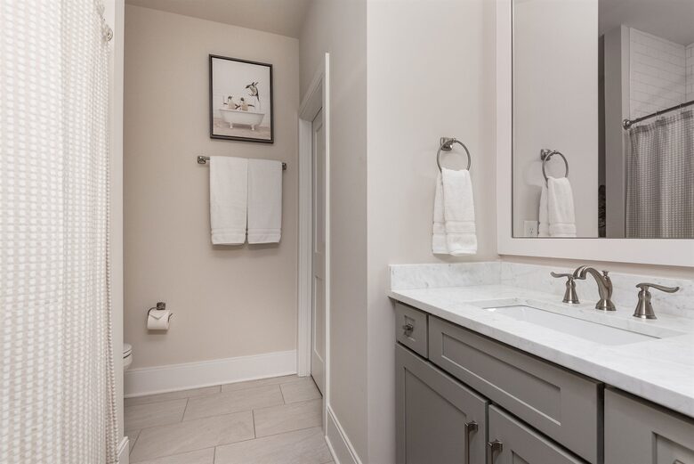 second floor ensuite bath
