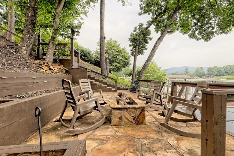 Sunrise Lodge on the Lake - Hiawassee, Georgia