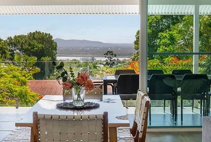 Noosa Heads Hideaway | Prime Location, Views & Sunsets, Walk to Beach - Noosa Heads, Australia