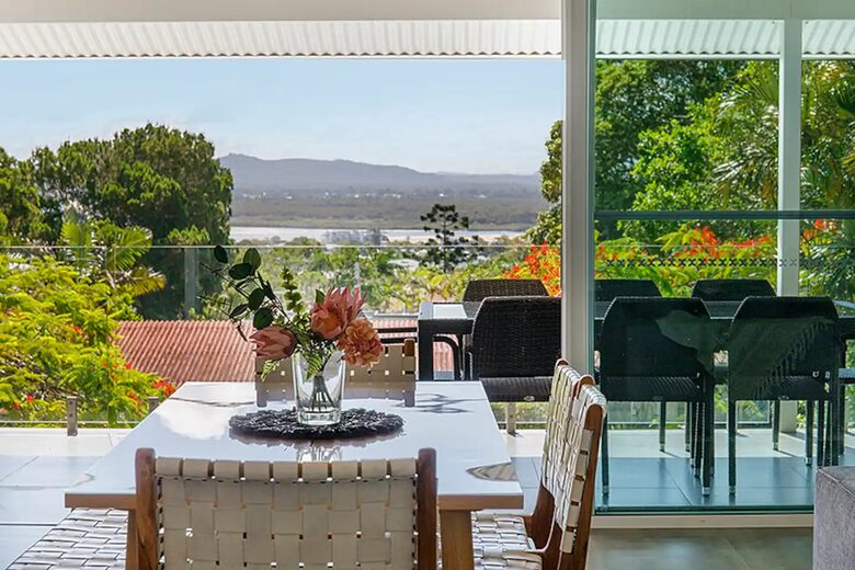 Noosa Heads Hideaway | Prime Location, Views & Sunsets, Walk to Beach - Noosa Heads, Australia