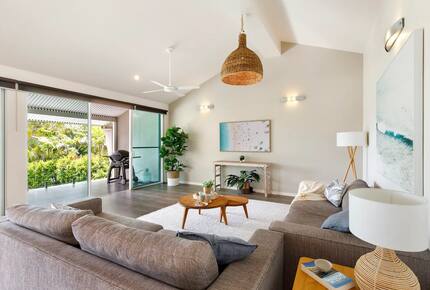 Noosa Heads Hideaway | Prime Location, Views & Sunsets, Walk to Beach - Noosa Heads, Australia