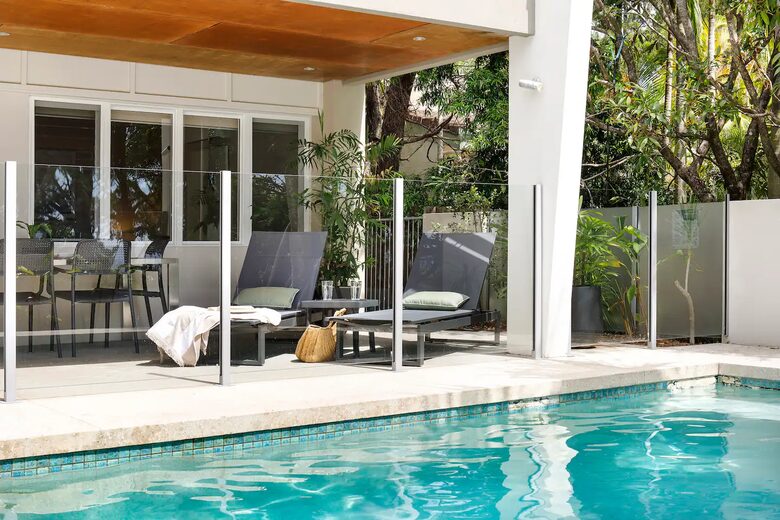 Noosa Heads Hideaway | Prime Location, Views & Sunsets, Walk to Beach - Noosa Heads, Australia