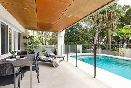 Noosa Heads Hideaway | Prime Location, Views & Sunsets, Walk to Beach - Noosa Heads, Australia