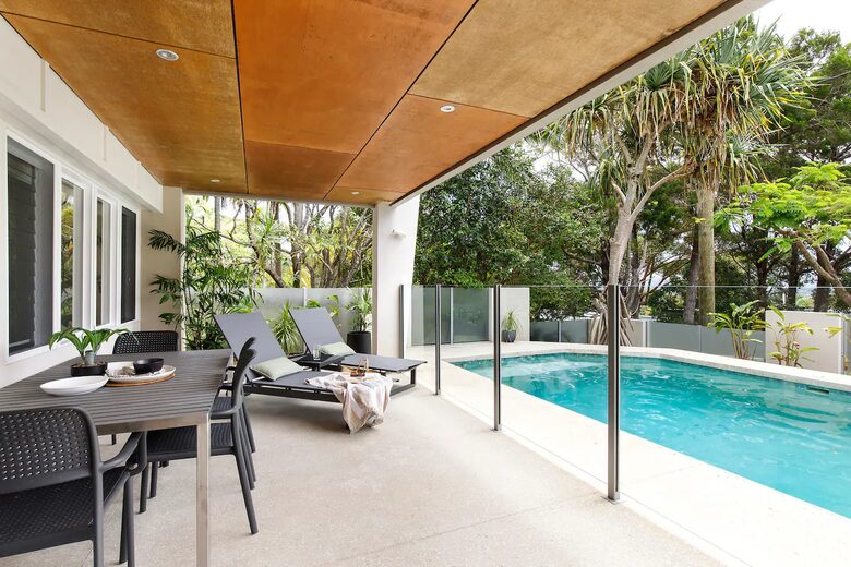 Noosa Heads Hideaway | Prime Location, Views & Sunsets, Walk to Beach - Noosa Heads, Australia