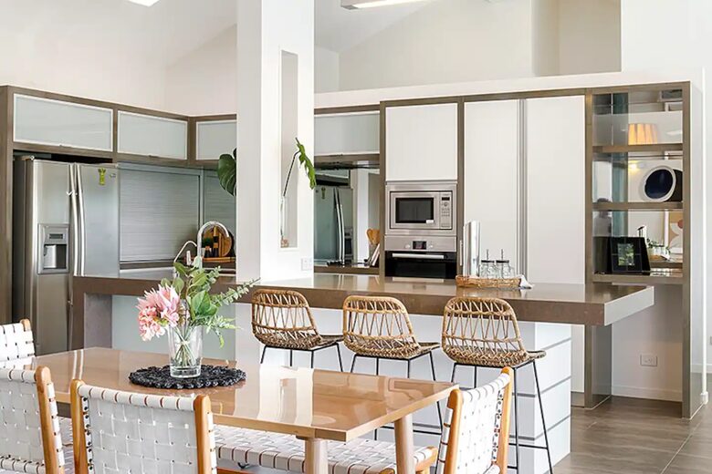 Noosa Heads Hideaway | Prime Location, Views & Sunsets, Walk to Beach - Noosa Heads, Australia