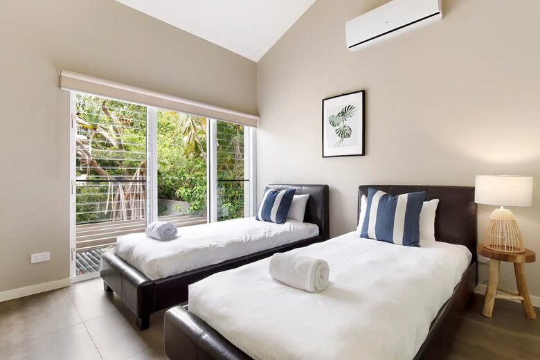 Noosa Heads Hideaway | Prime Location, Views & Sunsets, Walk to Beach - Noosa Heads, Australia