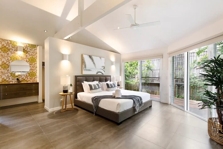 Noosa Heads Hideaway | Prime Location, Views & Sunsets, Walk to Beach - Noosa Heads, Australia