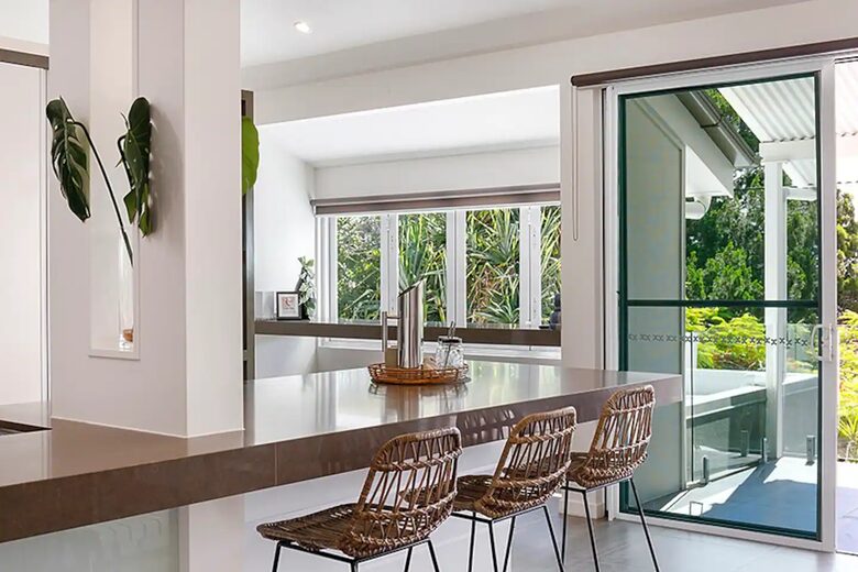 Noosa Heads Hideaway | Prime Location, Views & Sunsets, Walk to Beach - Noosa Heads, Australia