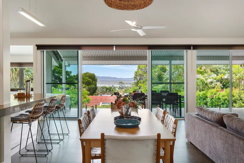 Noosa Heads Hideaway | Prime Location, Views & Sunsets, Walk to Beach - Noosa Heads, Australia