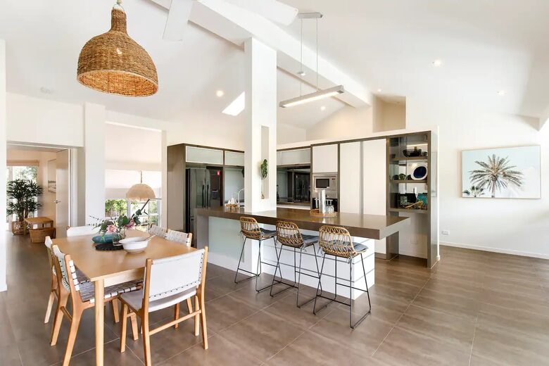 Noosa Heads Hideaway | Prime Location, Views & Sunsets, Walk to Beach - Noosa Heads, Australia