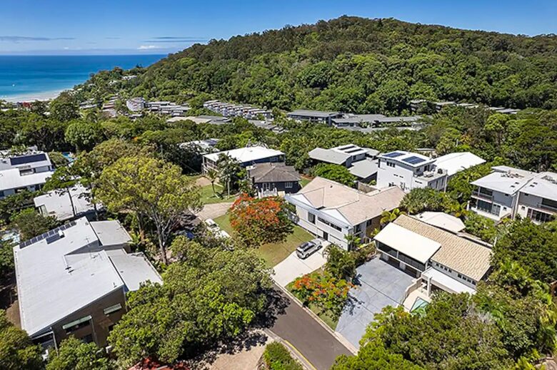 Noosa Heads Hideaway | Prime Location, Views & Sunsets, Walk to Beach - Noosa Heads, Australia