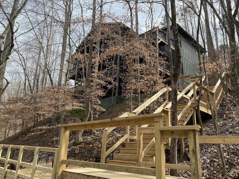 Waterfront Tims Ford Lake Retreat with Private dock and Hot Tub - Winchester, Tennessee