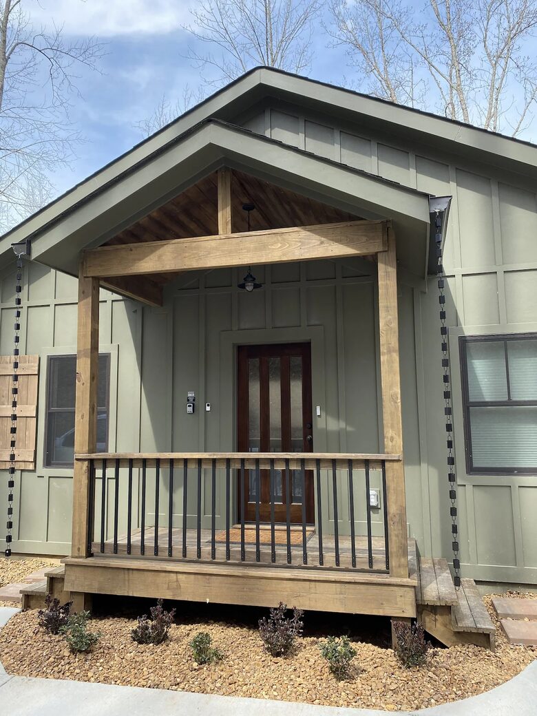 Waterfront Tims Ford Lake Retreat with Private dock and Hot Tub - Winchester, Tennessee