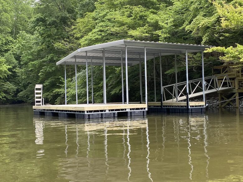 Waterfront Tims Ford Lake Retreat with Private dock and Hot Tub - Winchester, Tennessee