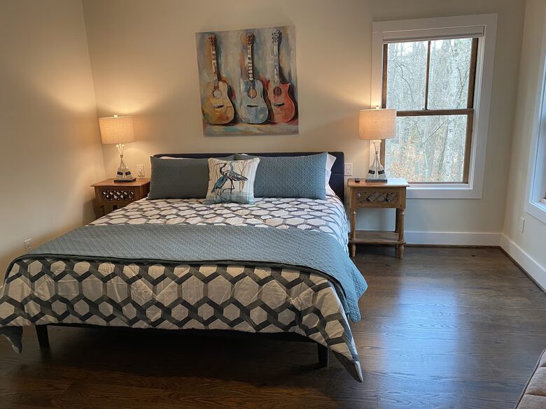 Waterfront Tims Ford Lake Retreat with Private dock and Hot Tub - Winchester, Tennessee