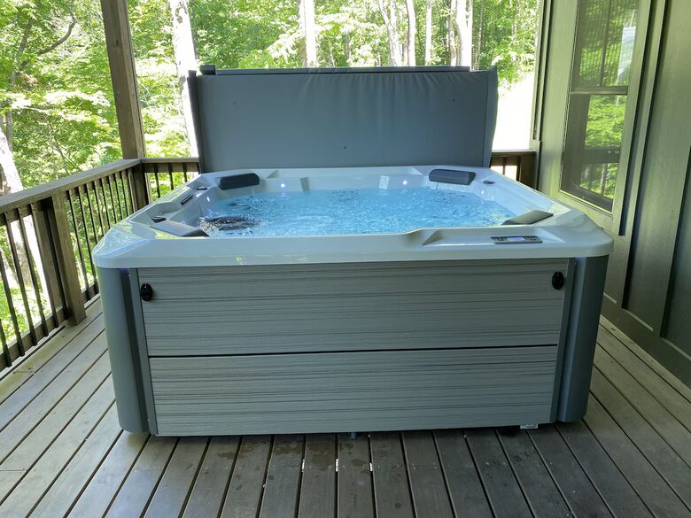 Waterfront Tims Ford Lake Retreat with Private dock and Hot Tub - Winchester, Tennessee