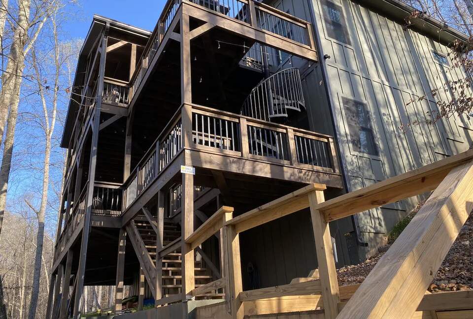 Waterfront Tims Ford Lake Retreat with Private dock and Hot Tub - Winchester, Tennessee