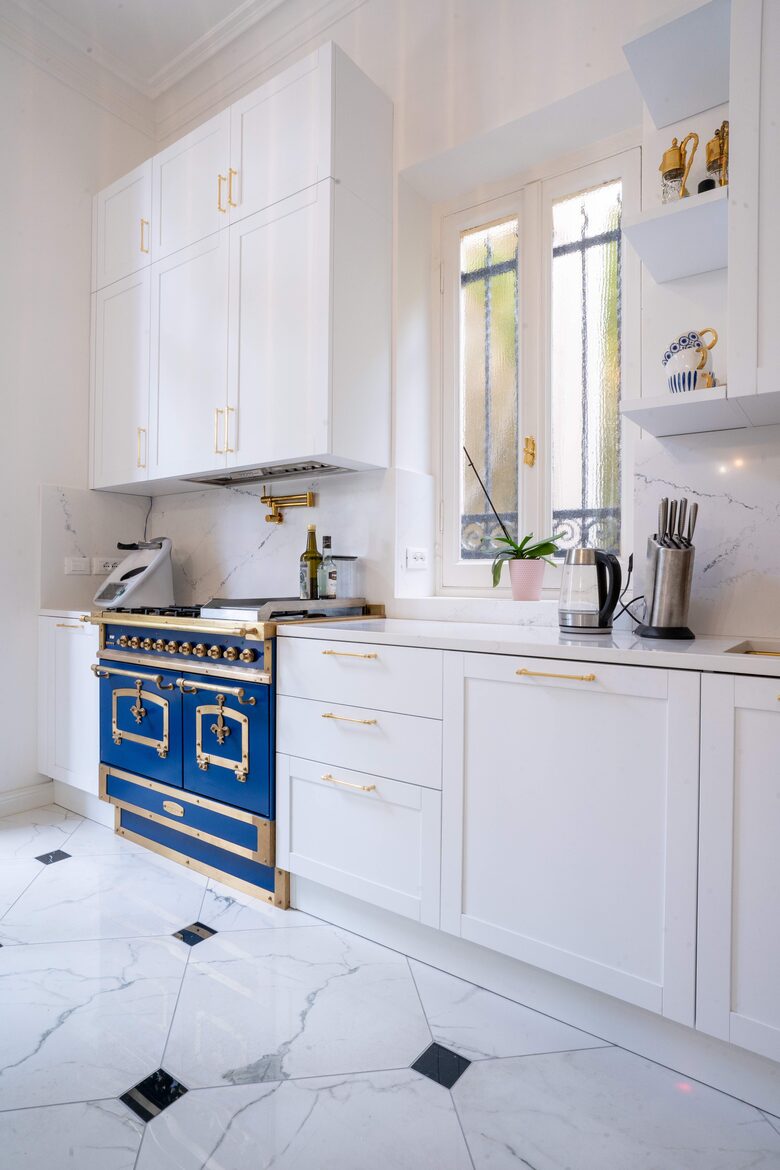 Kitchen with custom Officine Gullo range