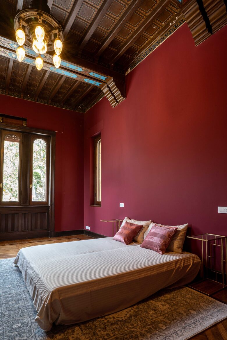 Ground floor bedroom 2 with sea view