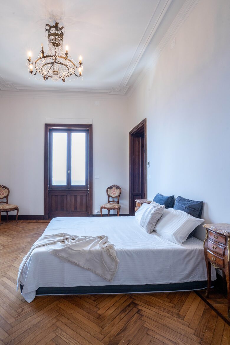 Master bedroom with balcony and sea view