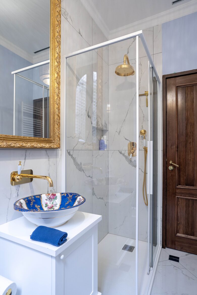 ground floor full bath