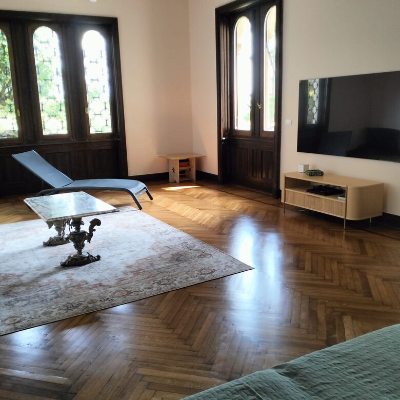 Ground floor living room with 77inch OLED TV